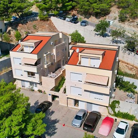 Apartments Villa Astra & Pinija เบรลา ภายนอก รูปภาพ